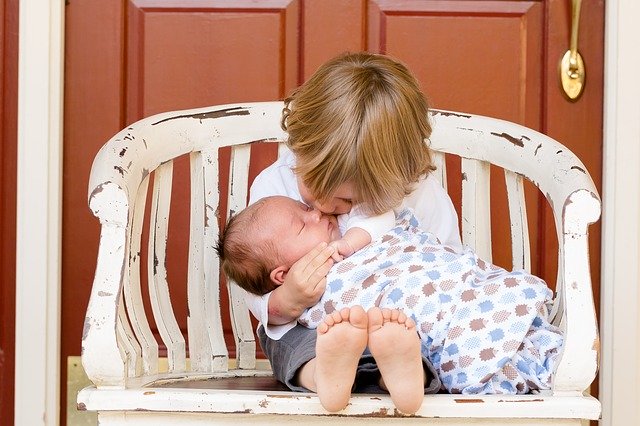 Cara Memandikan Bayi yang Benar dan Aman